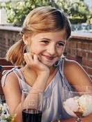 瑪?shù)律從? /><p>瑪?shù)律從?演員：愛瑪·施威格</p>亨利的女兒。人小鬼大的瑪?shù)律從葘D(zhuǎn)學(xué)生尼克的頻頻示好視而不見，卻喜歡上了學(xué)校里的酷小子麥克斯，這讓亨利十分頭大。</li></ul>
   
        </div>
        <div   id=