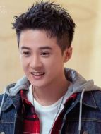 關(guān)震雷（檀健次飾演）