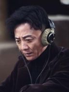 唐凌（張巖飾演）