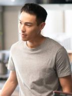 石天冬（楊祐寧飾演）