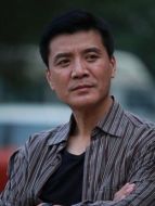 高廠長（劉之冰飾演）