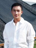 關(guān)四斤（張鐸飾演）