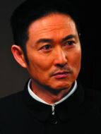 康青峰（王宇飾演）