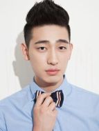 （尹博飾演）
