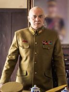 成田（申軍誼飾演）