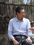 楊獻(xiàn)珍（濮存昕飾演）