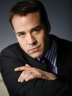 （杰里米&middot;皮文飾演）