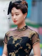 譚青兒（藍盈瑩飾演）