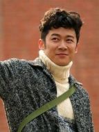 牛建邦（曹征飾演）