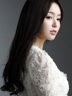 （南奎麗飾演）