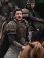 許平志（岳旸飾演）