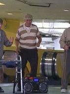 瘋狂太婆秀第一季劇情介紹(1-12全集)